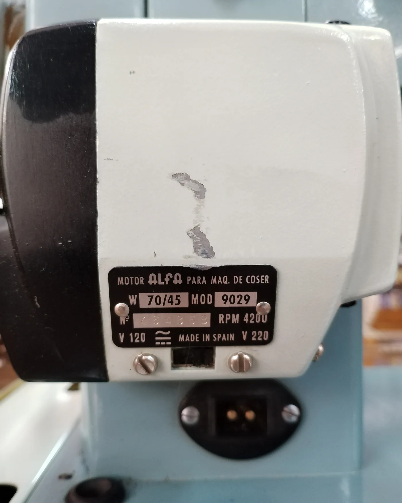 Máquina de coser Alfa Alfamatic 109 con mueble original - imagen 7