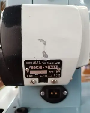 Máquina de coser Alfa Alfamatic 109 con mueble original - miniatura 7
