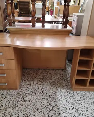 Escritorio Grande con Cajones - miniatura 3