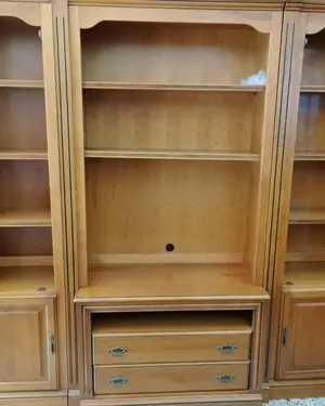 Mueble de salón en madera con estanterías y vitrinas - miniatura 5