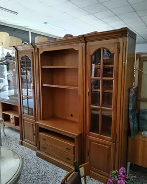 Mueble de salón en madera con estanterías y vitrinas - miniatura 6