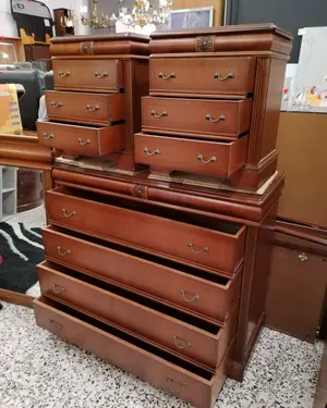 Conjunto de cómoda, mesitas y espejo vintage - miniatura 4