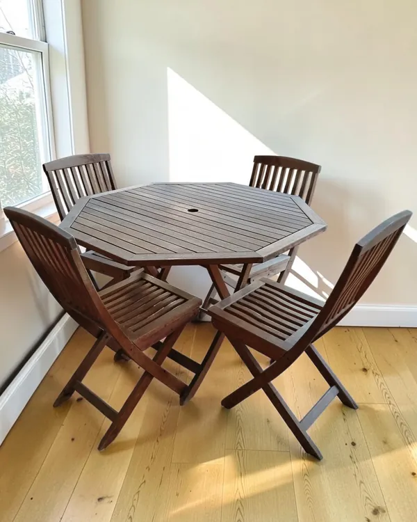 Conjunto de exterior de madera con mesa octogonal y 4 sillas plegables