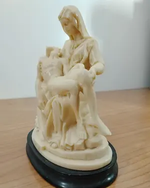 Figura de resina Pietá de Santini - miniatura 5
