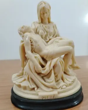 Figura de resina Pietá de Santini - miniatura 1