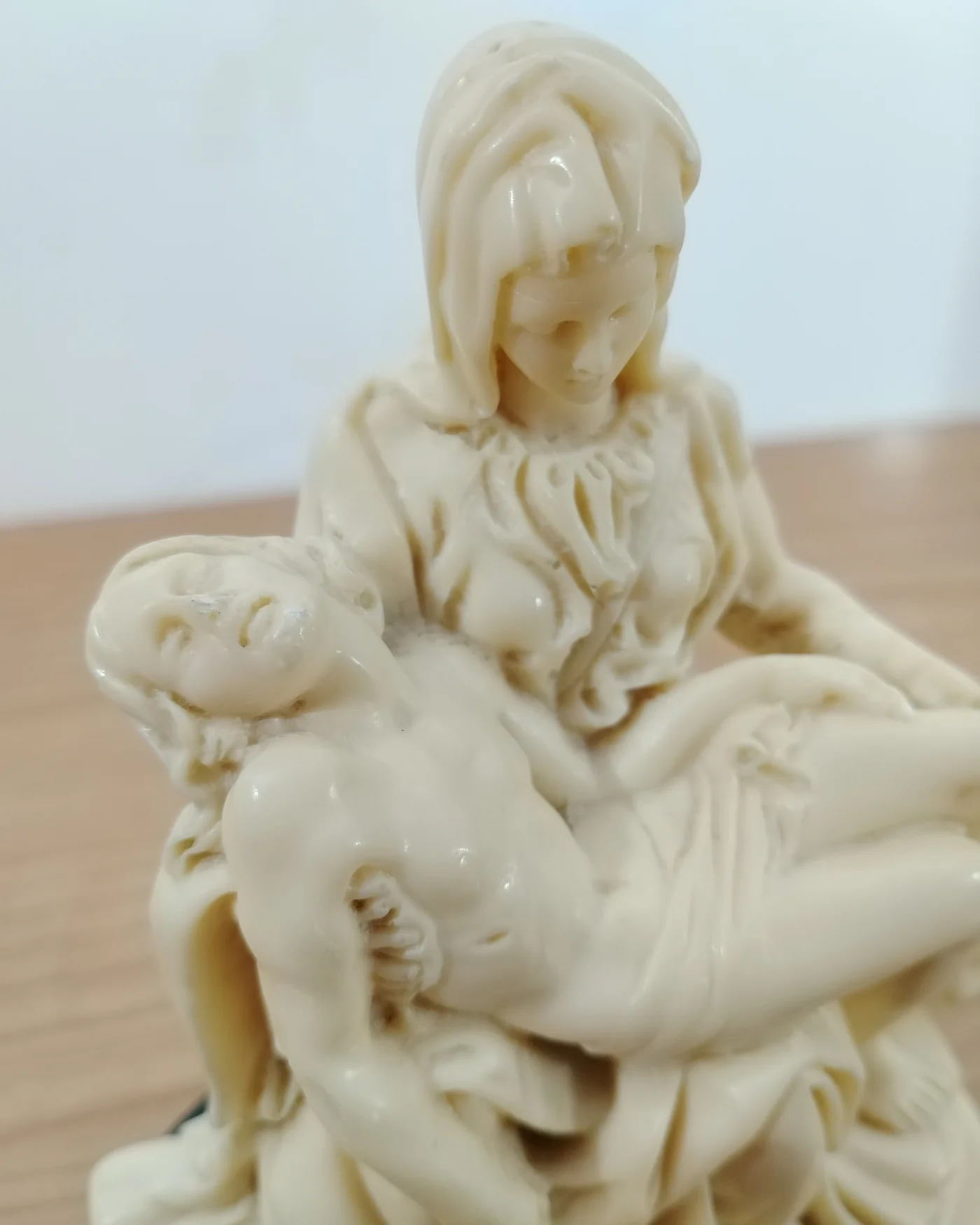 Figura de resina Pietá de Santini - imagen 2