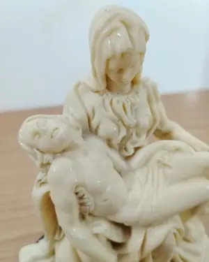 Figura de resina Pietá de Santini - miniatura 2