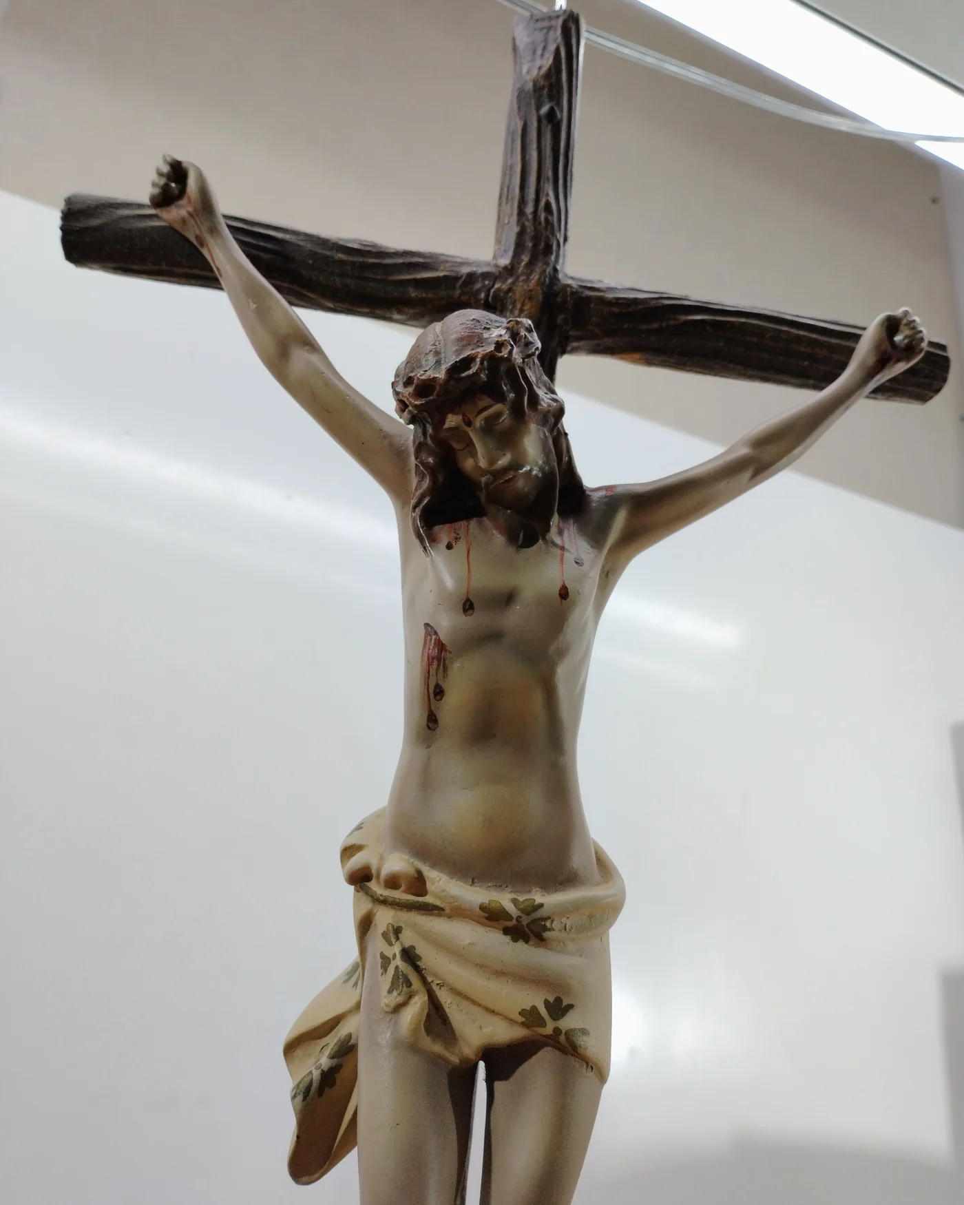 Crucifijo de Cristo colgante de pared - imagen 2