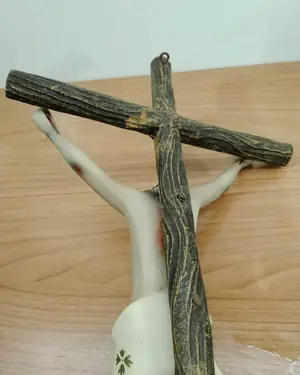 Crucifijo de Cristo colgante de pared - miniatura 6