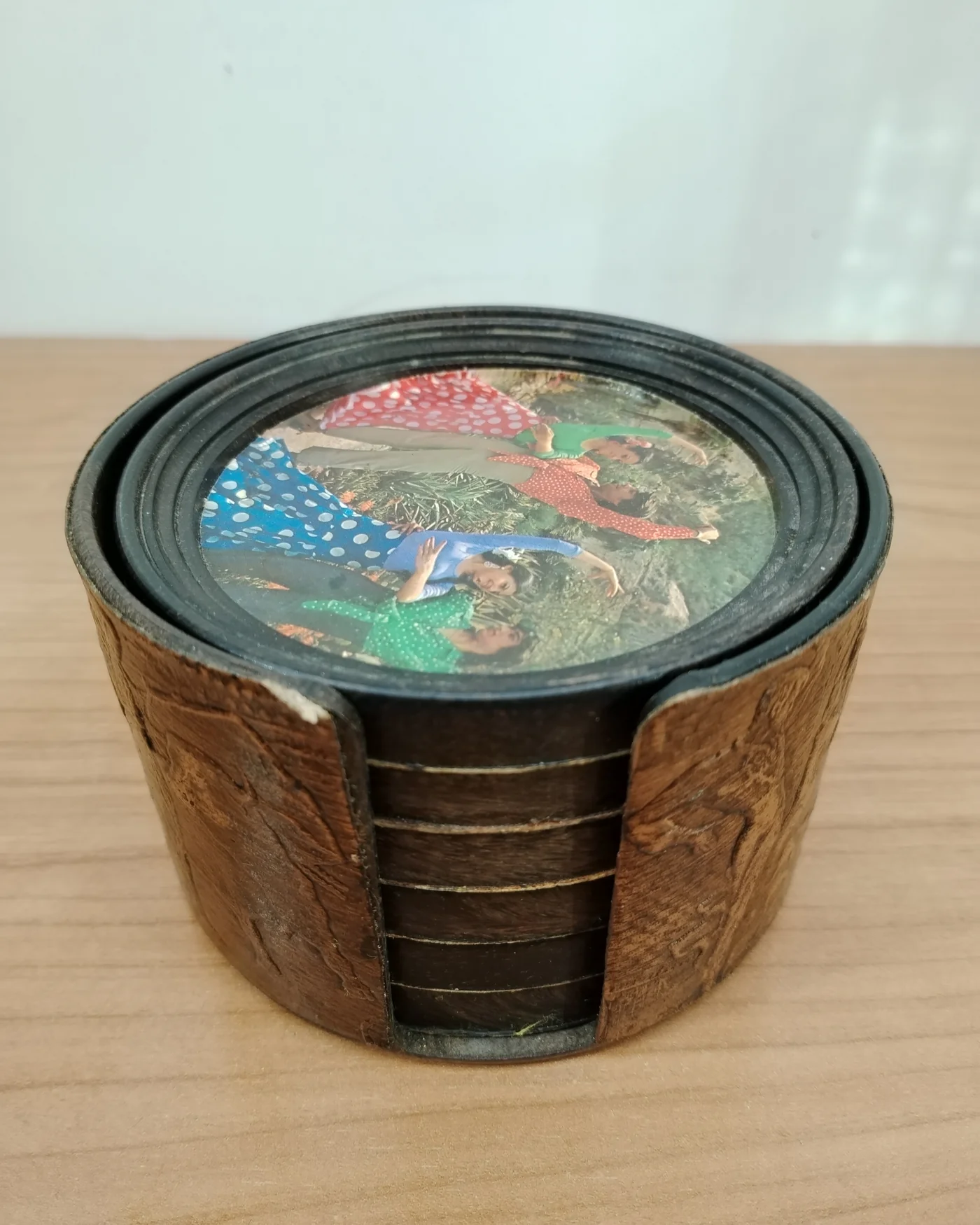 Posavasos de España con soporte de madera tallada - imagen 1