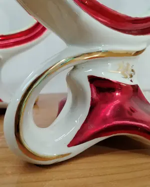 Par de candelabros de cerámica con detalles en rojo, verde y dorado - miniatura 4