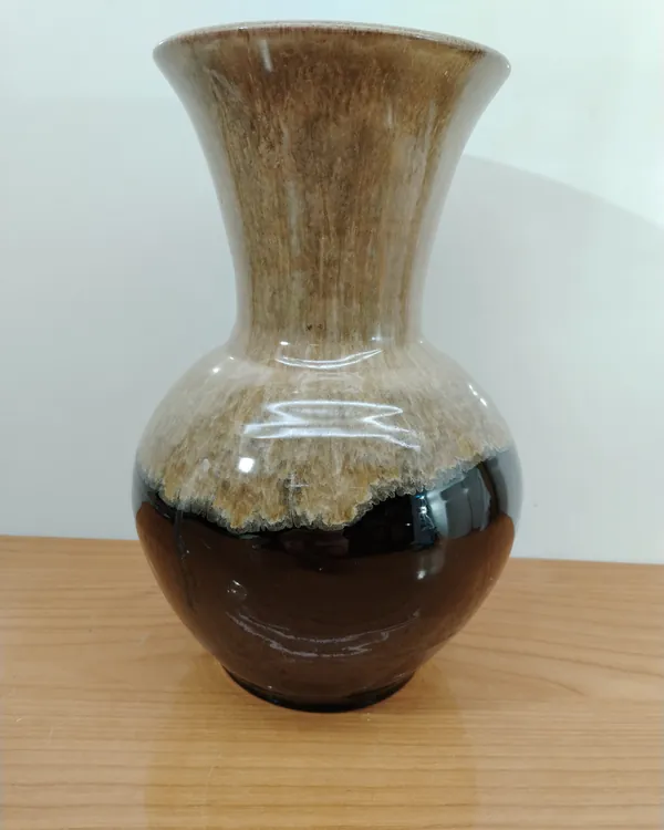 Jarrón de Cerámica con Efecto Piedra y Acabado Brillante