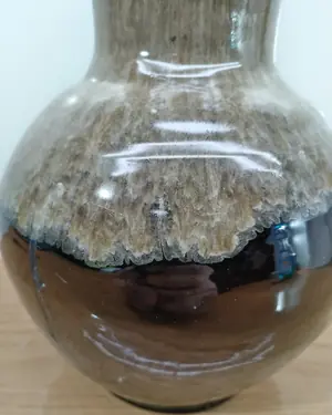 Jarrón de cerámica con efecto piedra y acabado brillante - miniatura 2
