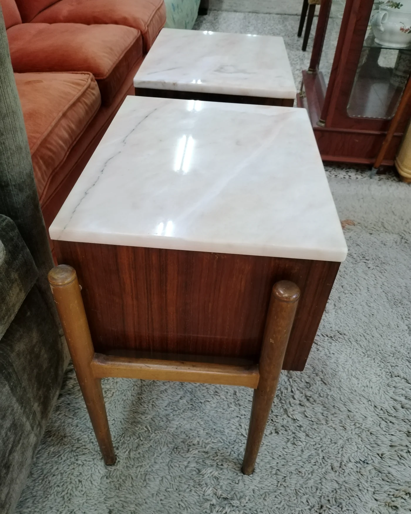 Par de Mesitas de Noche Estilo Mid-century - imagen 4
