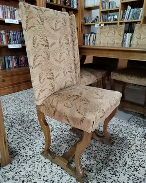 Conjunto de comedor clásico de madera con tapizado floral - miniatura 4