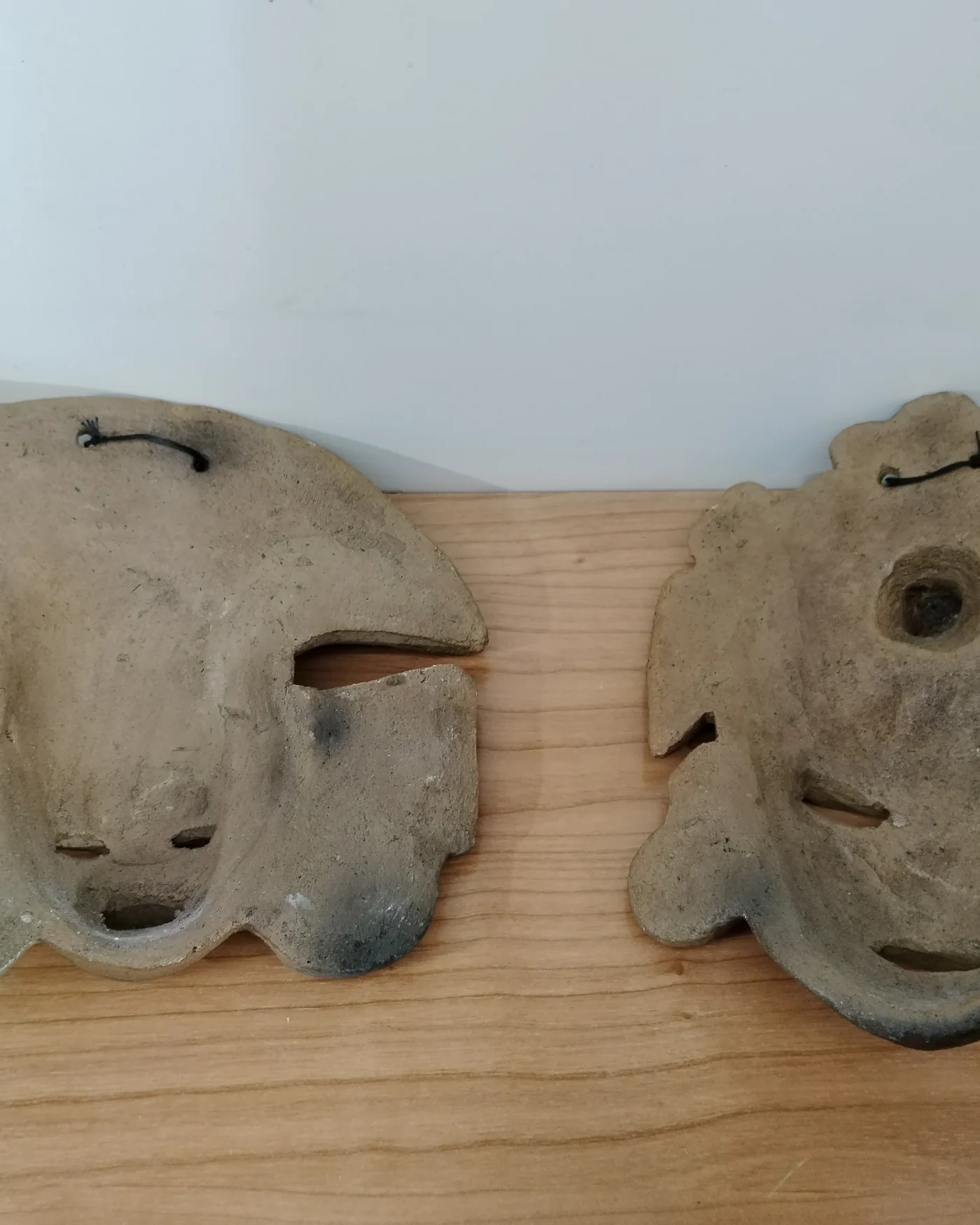 Pareja de máscaras incas decorativas en terracota - imagen 4