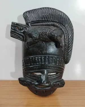 Máscara decorativa de cerámica estilo azteca - miniatura 1