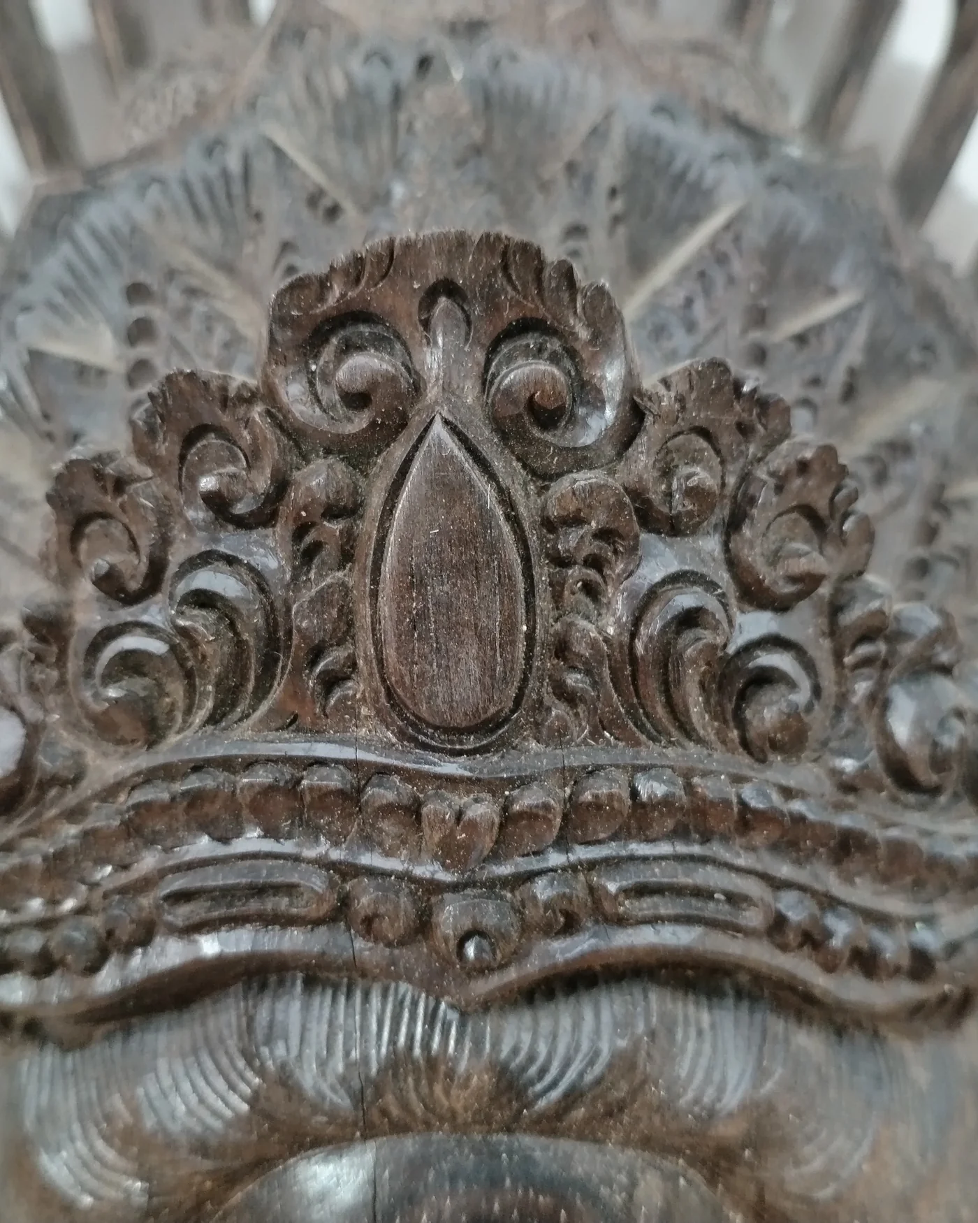 Máscara balinesa tallada en madera - imagen 4