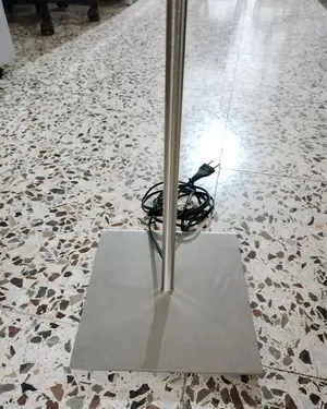Lámpara de pie moderna con pantalla de mimbre blanco - miniatura 2