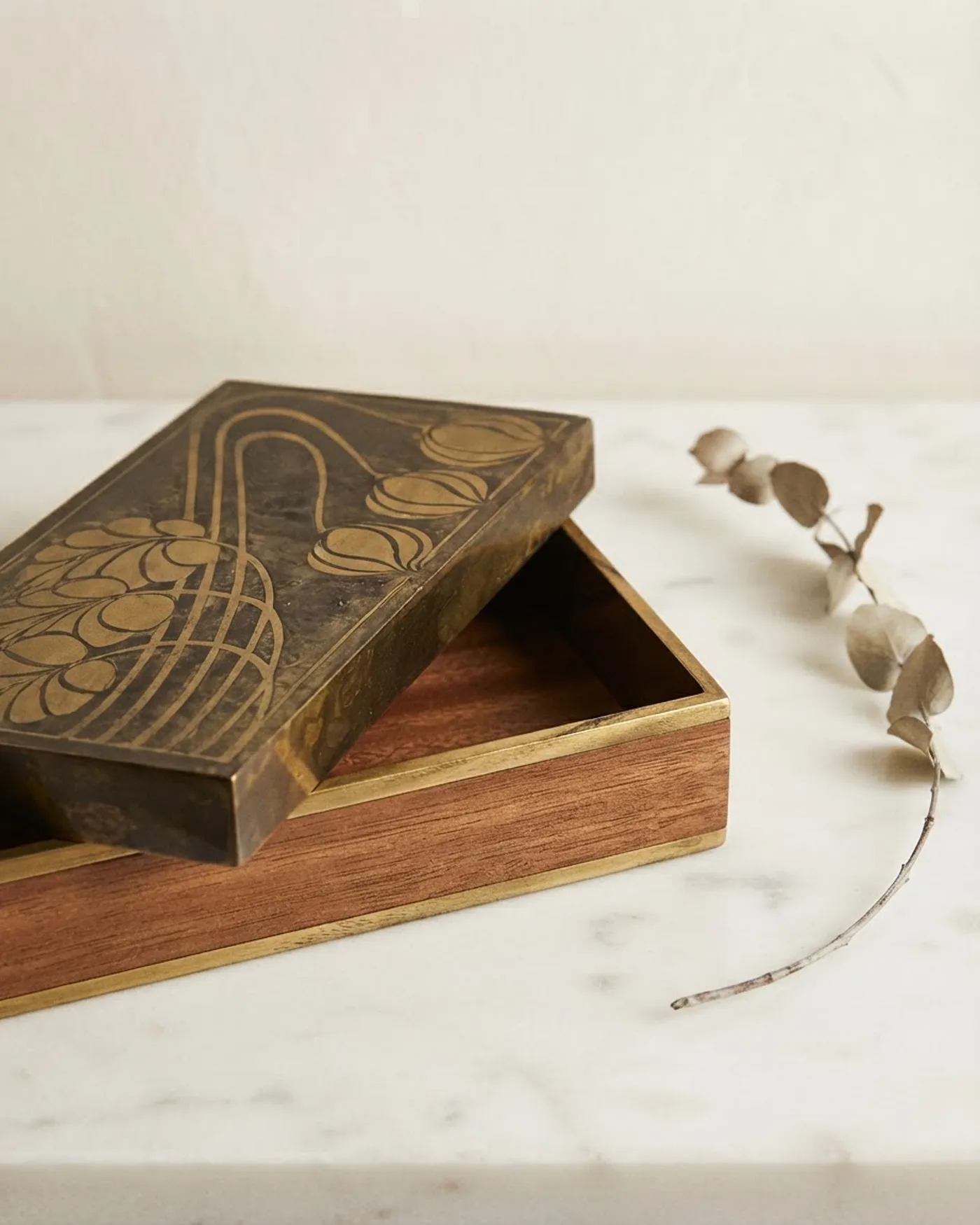 Cajita decorativa laton y madera - imagen 1