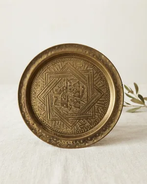 Plato de laton decorativo - miniatura 1
