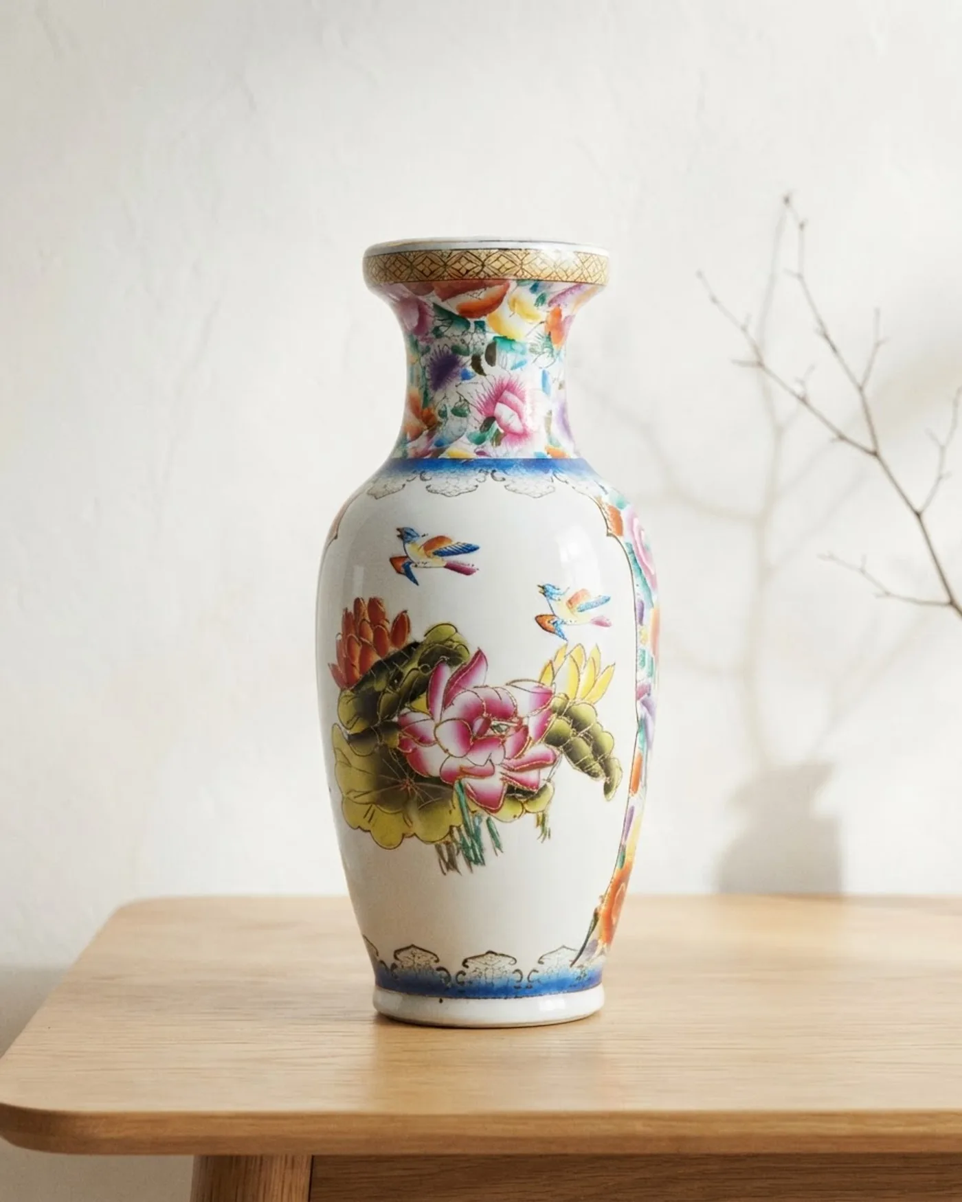 Jarrón Chino de Porcelana Pintado a Mano con Flores y Aves - imagen 1