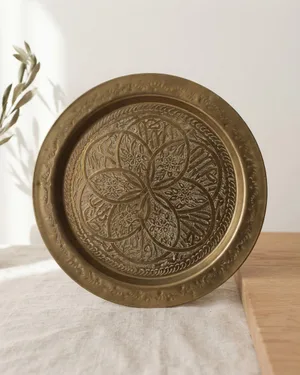 Plato de laton decorativo - miniatura 1