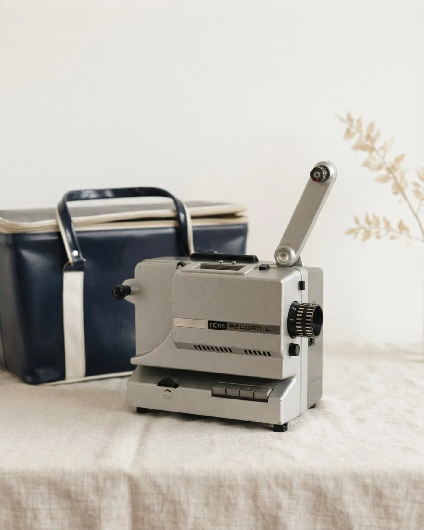 Proyector de cine super 8mm Noris Record L con maletín - imagen 1