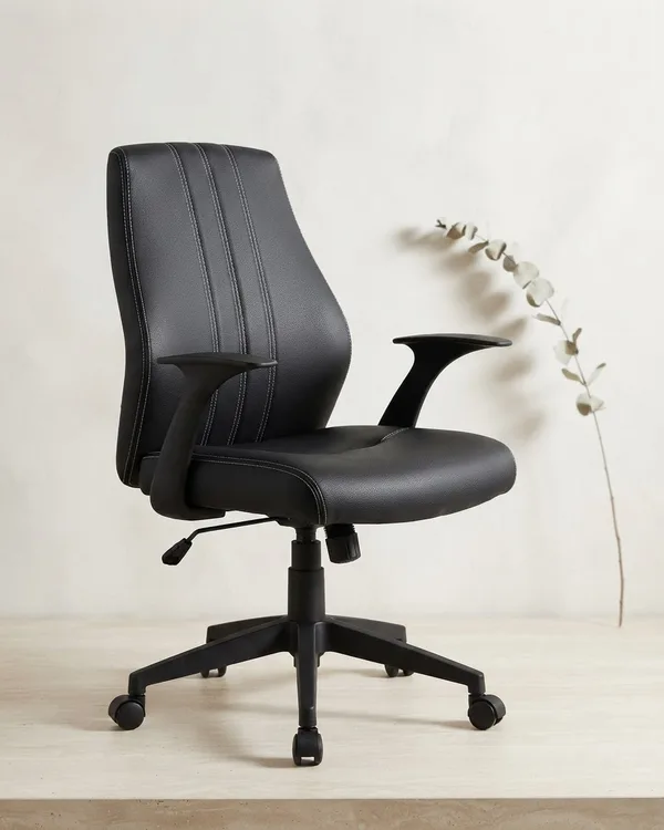 Silla de Oficina de Polipiel Negra con Ruedas
