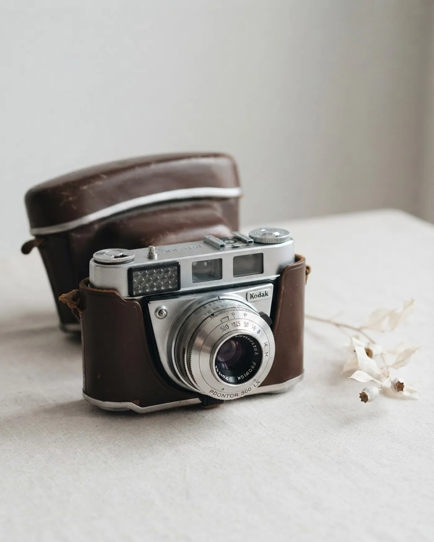 Cámara Vintage Kodak Retinette Ib con Funda de Cuero - imagen 1