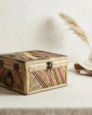 Pequeña caja decorativa - miniatura 1