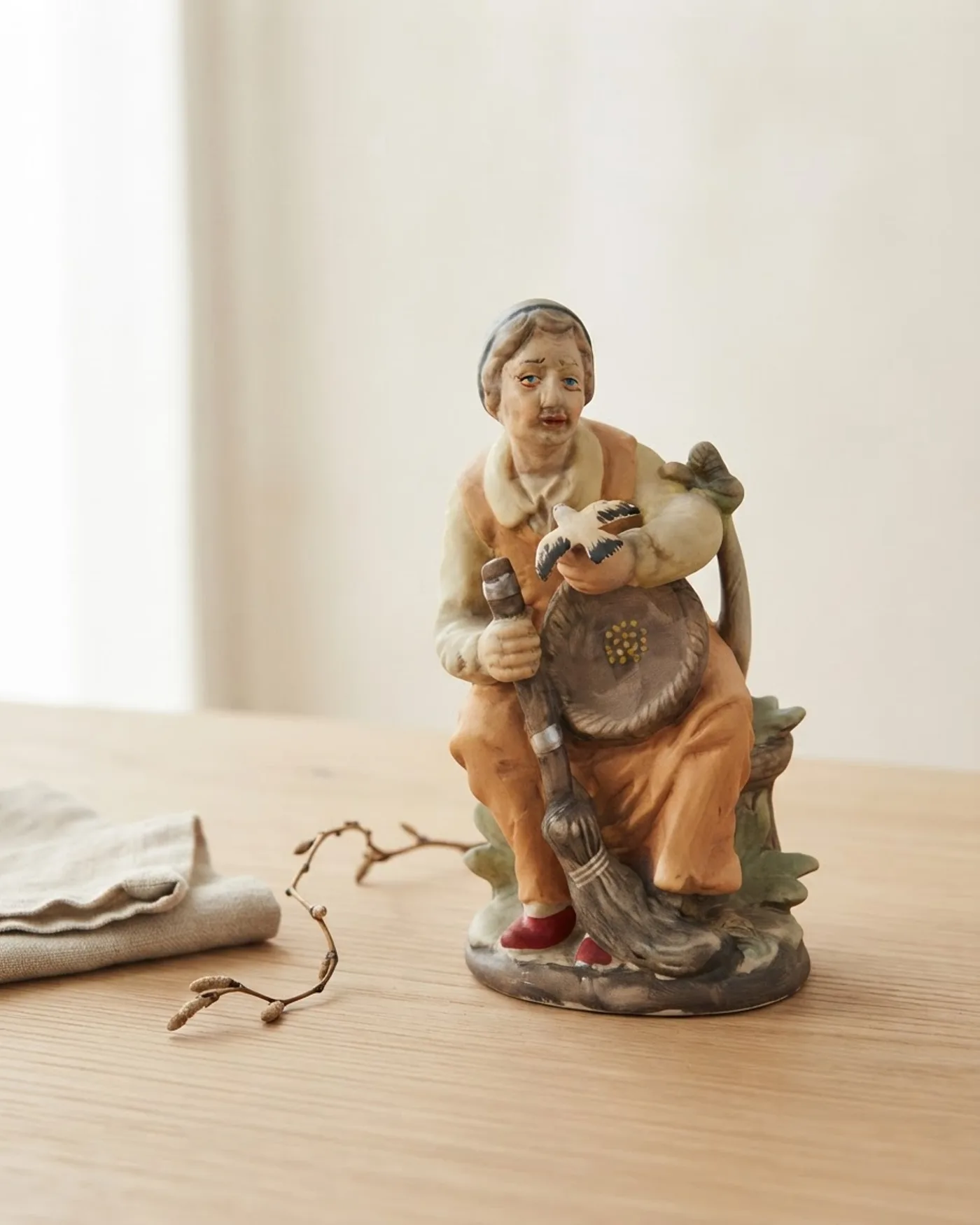 Figura anciano de porcelana - imagen 1