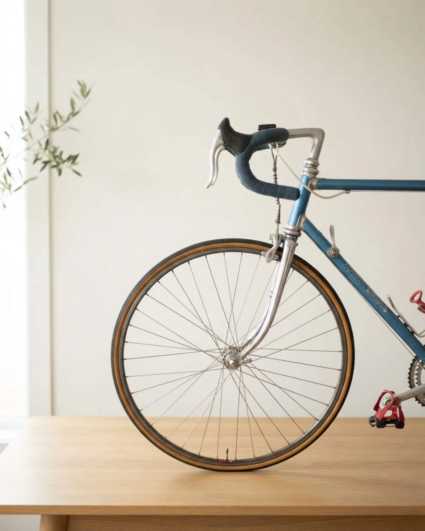 Bicicleta de carretera vintage azul y plata - imagen 1