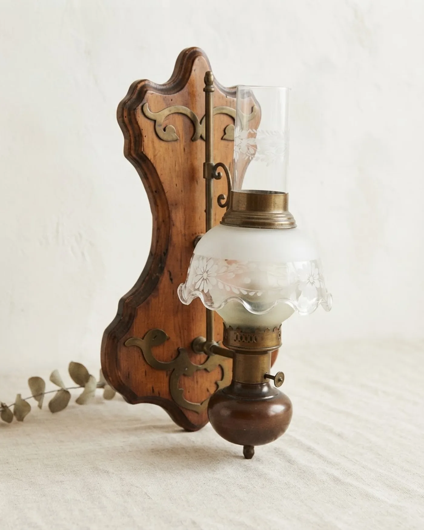 Lámpara de pared vintage con pantalla de vidrio grabado - imagen 1