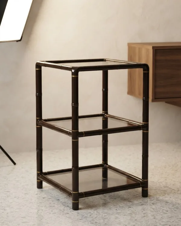 Mesa auxiliar de tres niveles con estructura tipo bambú