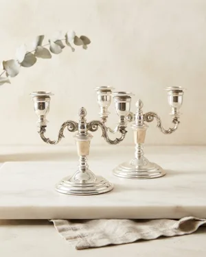 Pareja de candelabros 2 velas bañados en - miniatura 1