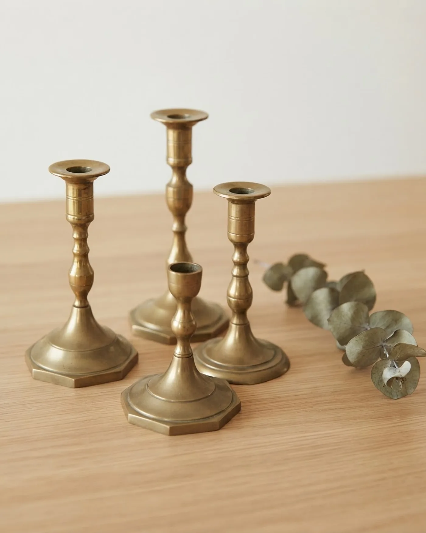 Lote de 4 candelabros de bronce - imagen 1