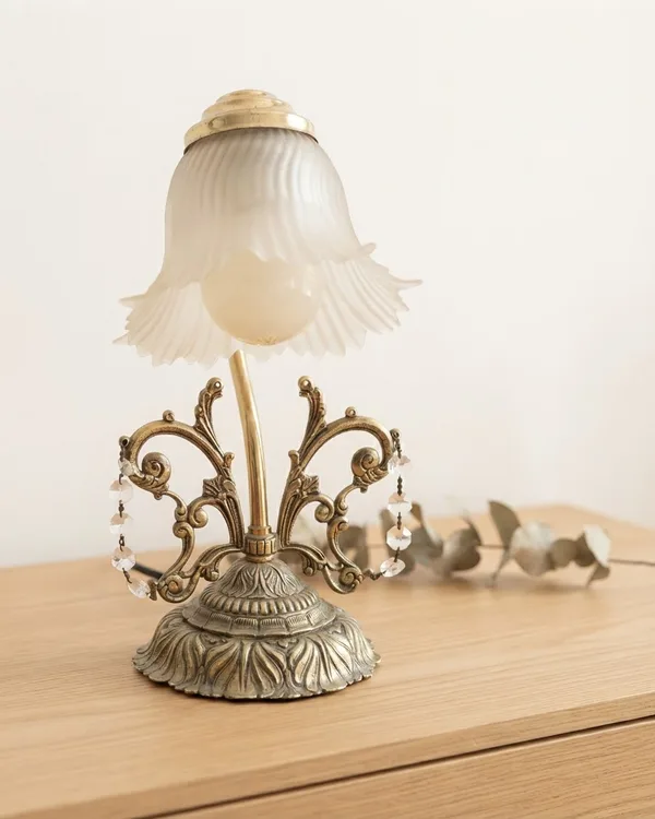 Lámpara de Mesa Vintage con Base de Latón y Pantalla de Cristal