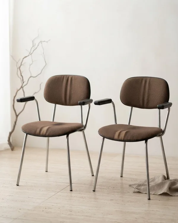 Par de sillas de oficina vintage marrón