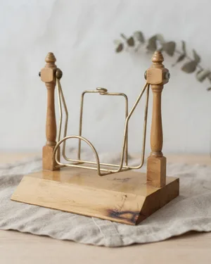 Soporte expositor vintage de madera y metal - miniatura 1