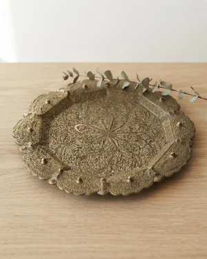 Plato decorativo de laton estriado - miniatura 1