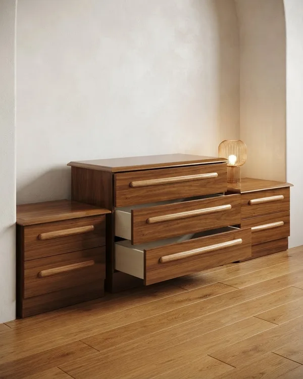 Comoda y mesitas de noche de madera
