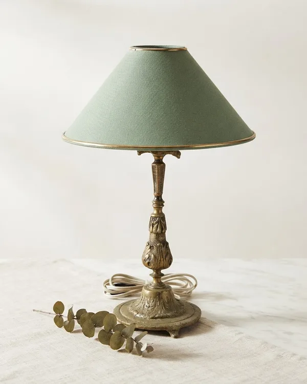 Lámpara de Mesa Vintage con Base de Latón y Pantalla Verde