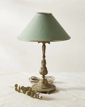 Lámpara de Mesa Vintage con Base de Latón y Pantalla Verde - miniatura 1