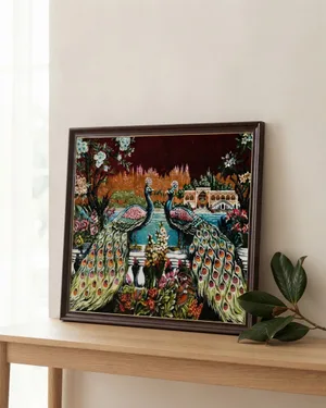 Antiguo Tapiz Enmarcado con Pavos Reales - miniatura 1