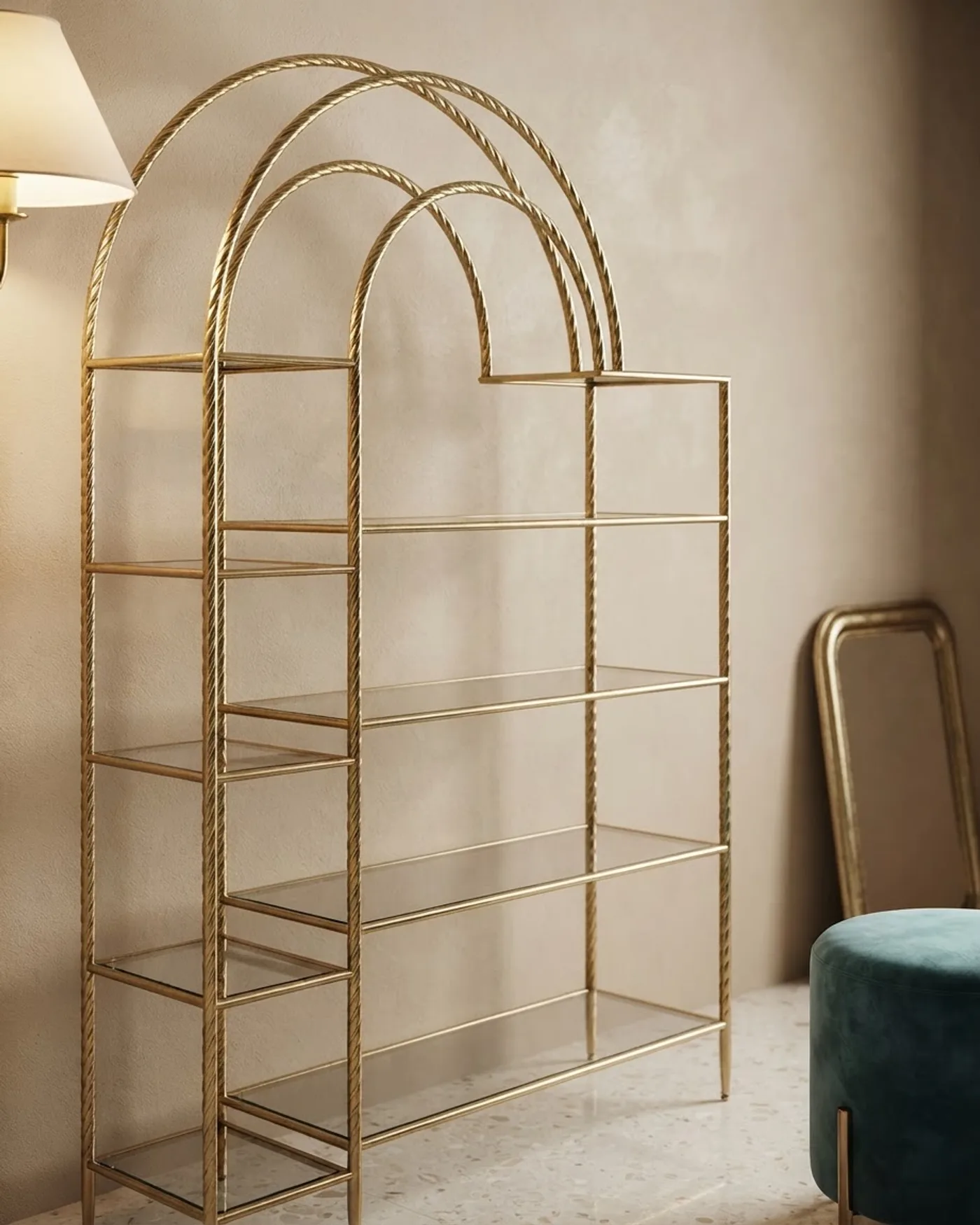 Estantería Estilo Hollywood Regency con Estructura de Metal Dorado y Estantes de Cristal - imagen 1