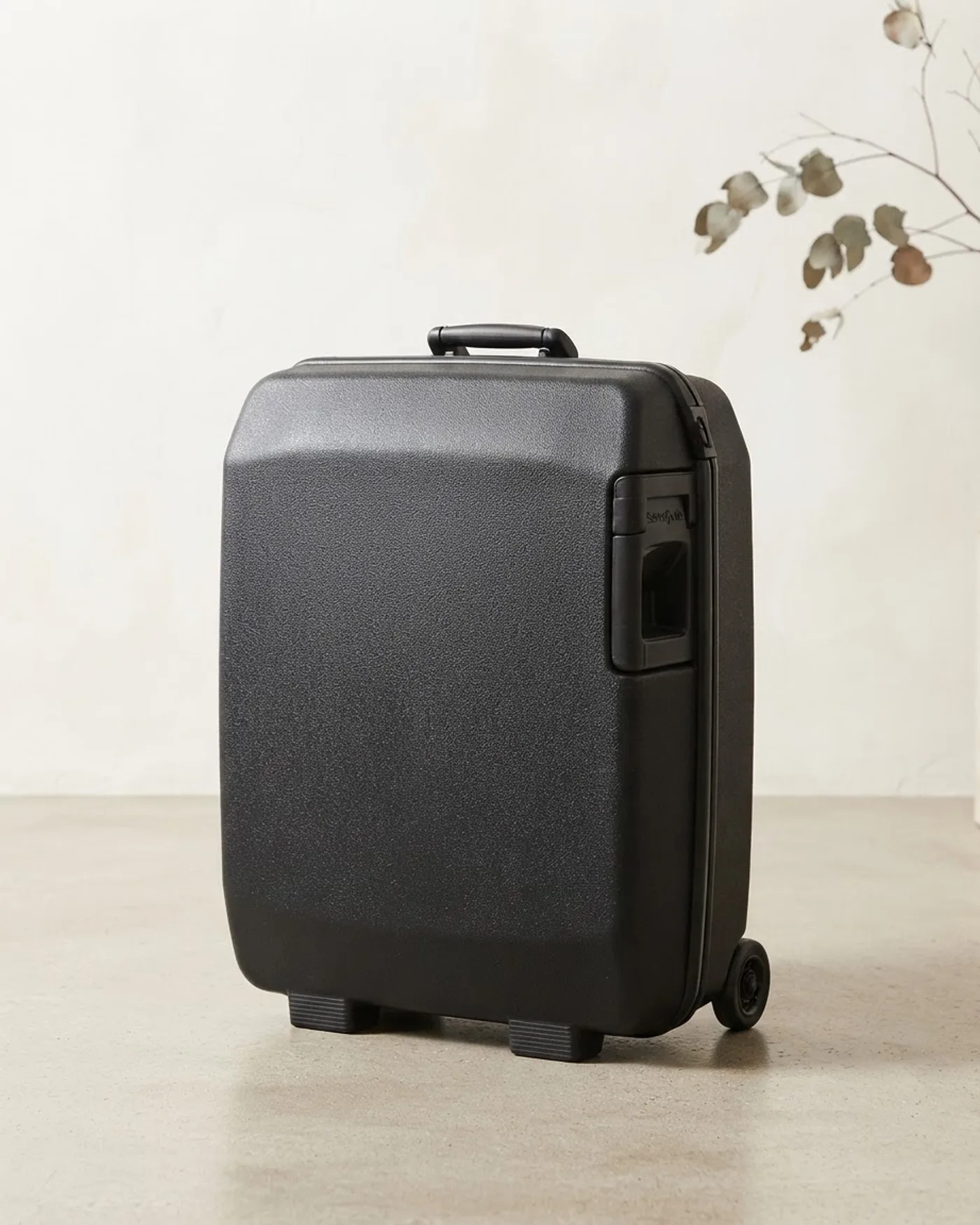 Maleta Samsonite de Plástico Negro con Ruedas - imagen 1