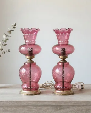 Par de lámparas de mesa vintage en vidrio rosa con base de latón - miniatura 1