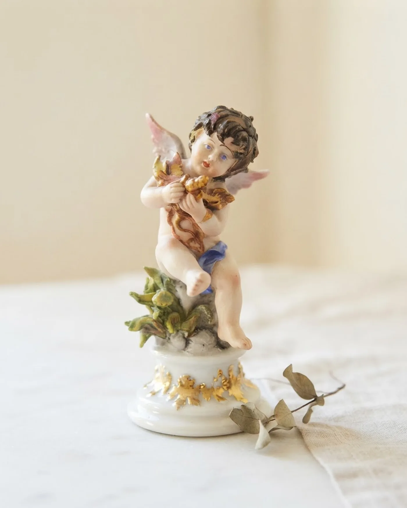 Figura porcelana capodimonte angelito - imagen 1