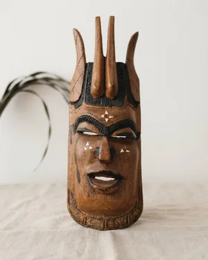 Máscara Tribal Africana Tallada en Madera - miniatura 1